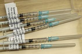 BioNTech asegura que su vacuna no requiere modificaciones por nuevas variantes del coronavirus