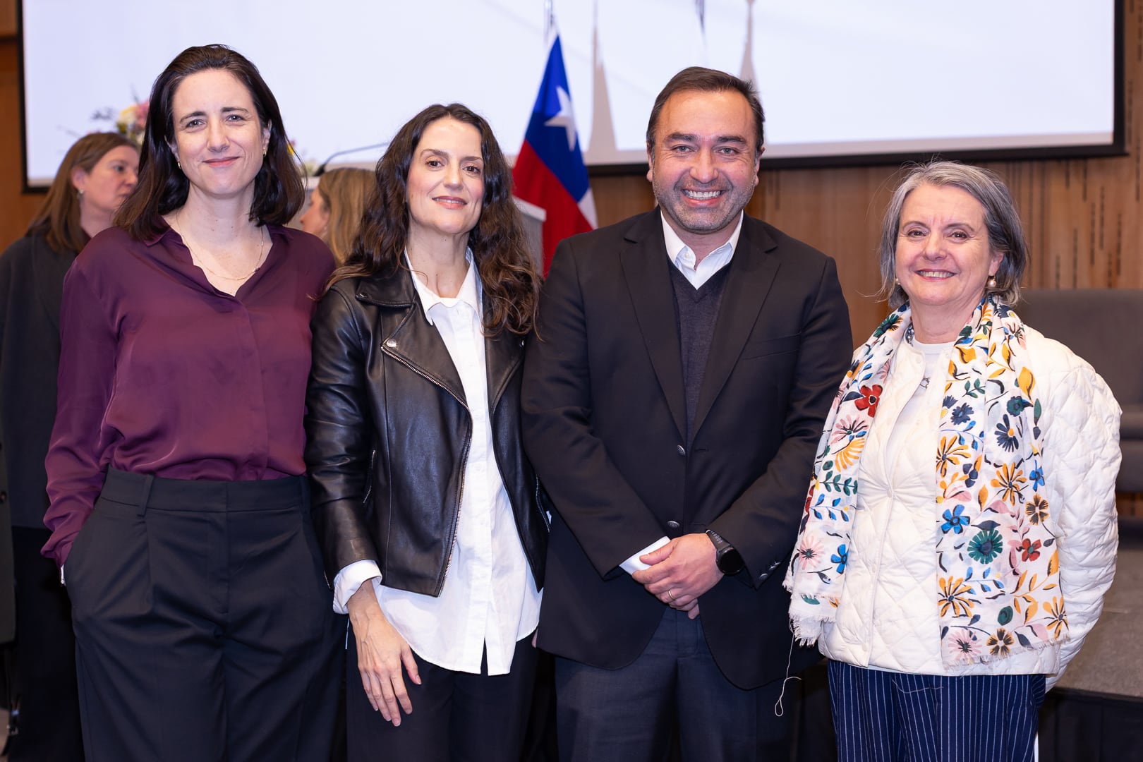 María del Carmen Rodríguez, directora de Radio Duna; María Eugenia Fernández, editora de La Tercera Domingo; Rodrigo Arellano, vicedecano de la Facultad de Gobierno UDD, y Bernardita del Solar, exdirectora de Qué Pasa.