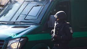 Gendarmería frustra intento de liberación de tres reos que eran trasladados en bus a la cárcel de Puente Alto