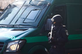 Gendarmería frustra intento de liberación de tres reos que eran trasladados en bus a la cárcel de Puente Alto