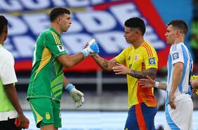 La irrespetuosa y violenta reacción del Dibu Martínez tras la derrota de Argentina en Colombia