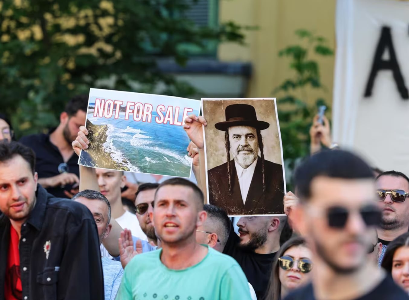 Tras 15 días: continúan las protestas en Albania contra centro turístico vinculado a Ivanka Trump y Jared Kushner