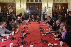 “No da garantías de buen vivir” y “todos van a tener que ceder”: las reacciones tras la cita entre el oficialismo y la DC para analizar el texto entregado por el Consejo