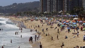 Descifra: 49% de los chilenos cree que el comportamiento en vacaciones y feriados ha empeorado