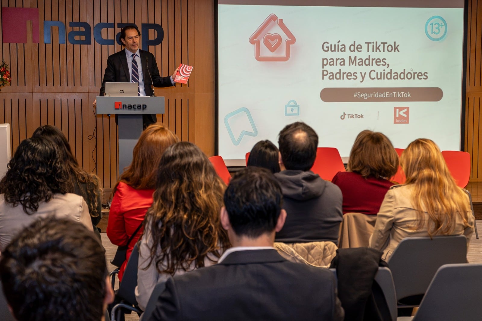 TikTok lanza una guía parental en Chile: qué controles permite activar para adolescentes