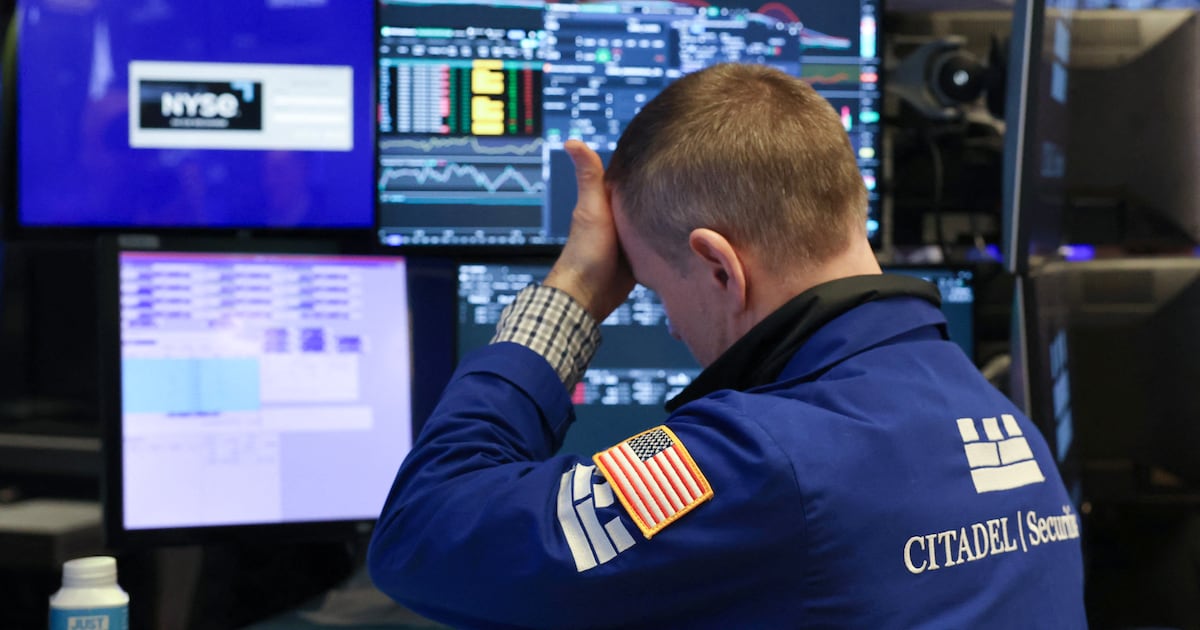 El nuevo cruce entre China y Estados Unidos mueve a Wall Street y el Ipsa recupera los 9.000 puntos