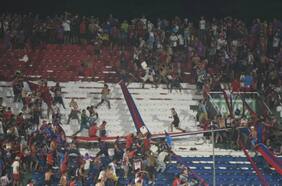 ¿Se puede replicar en el fútbol chileno? Cerro Porteño recibe histórica sanción por incidentes de sus barras bravas