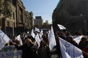 Senadores de Comisión de Educación valoran proyecto que termina con la doble evaluación docente despachado por el Congreso