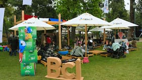 Desde un carrusel, hasta un muro de escalada y charlas: Los imperdibles de Bci en el Festival Ladera Sur