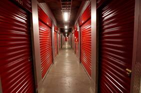 Colliers: vacancia en minibodegas cae en 2023 y llega a 16,8%