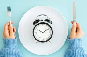 Ayuno intermitente y recuento tradicional de calorías: casi iguales para perder peso