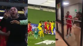 Gestos obscenos entre técnicos, expulsiones y batalla campal: el escándalo en la liga mexicana que da la vuelta al mundo