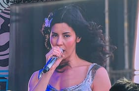 Marina tiñe de brillo y rosa la última tarde de festival Lollapalooza