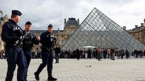 Principal sospechoso del robo del Louvre es una estrella de las redes sociales y exguardia de un museo parisino