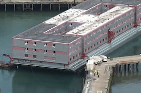 Así es la polémica cárcel flotante que Reino Unido prepara para retener a migrantes