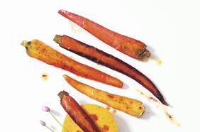 Timbales de zanahorias acompañados de zanahorias glaseadas con romero y naranja