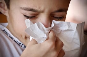 Estas son las 10 diferencias de síntomas entre alergia y resfriado en niños según un pediatra