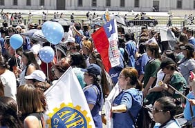 Sector público entrega petitorio para reajuste salarial y buscan fijar pisos mínimos para funcionarios