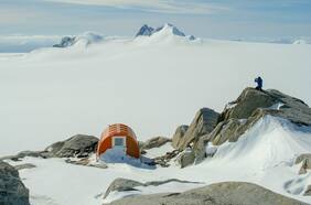 En búsqueda de las señales químicas de los glaciares: estudio de National Geographic está analizando el estado de salud de Campos de Hielo en la Patagonia chilena