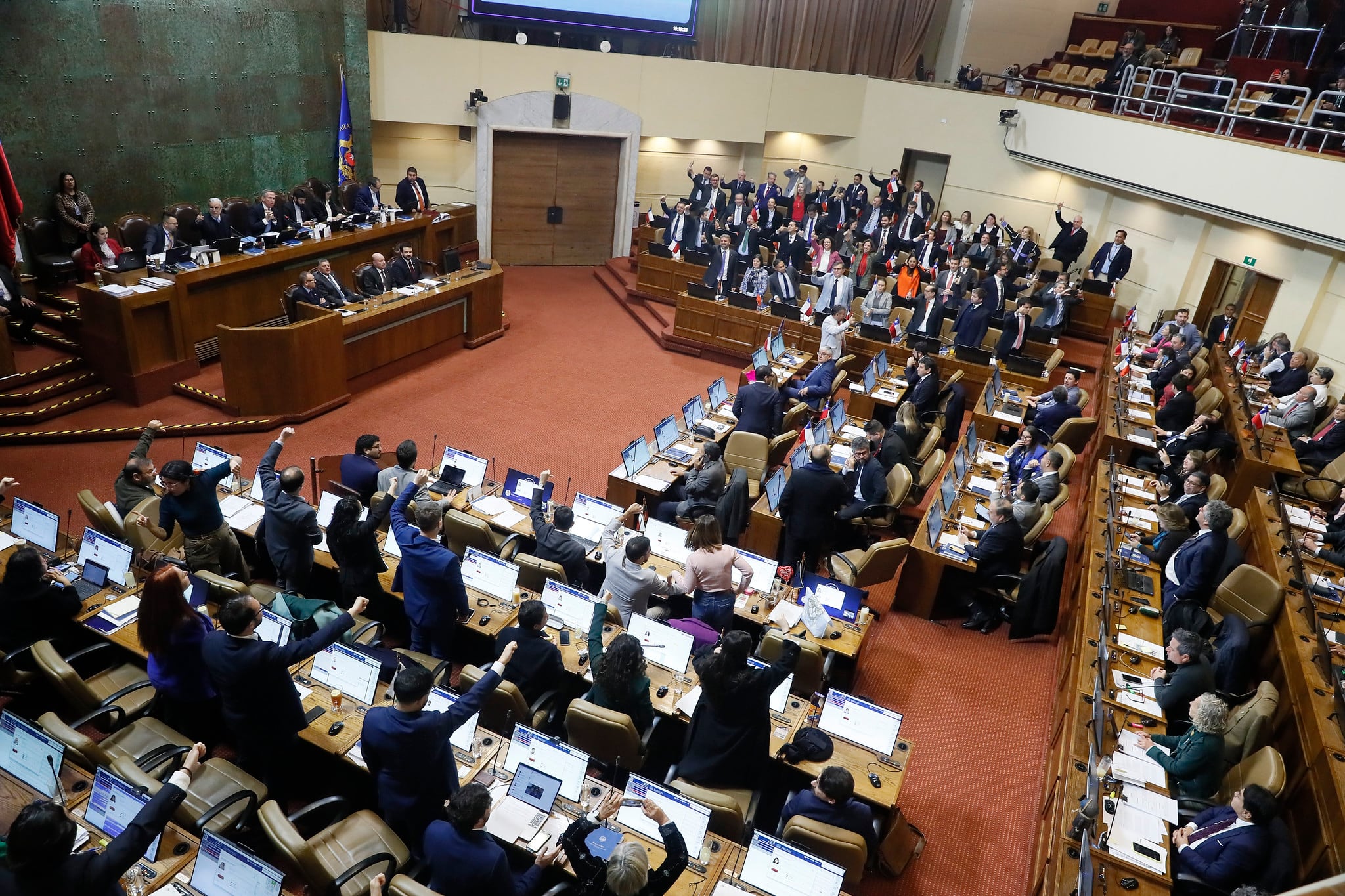 Cómo la Cámara perdió el fair play: Frente Amplio pide empatía a la derecha para dar pareo estable a diputadas con cáncer