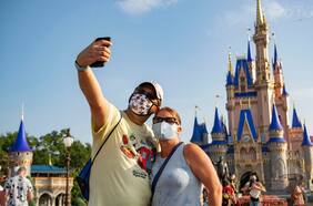 Walt Disney World dejará de agregar digitalmente mascarillas a las fotos de sus visitantes