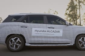 Hyundai deja ver las últimas imágenes del SUV Alcázar previo a su destape de este martes