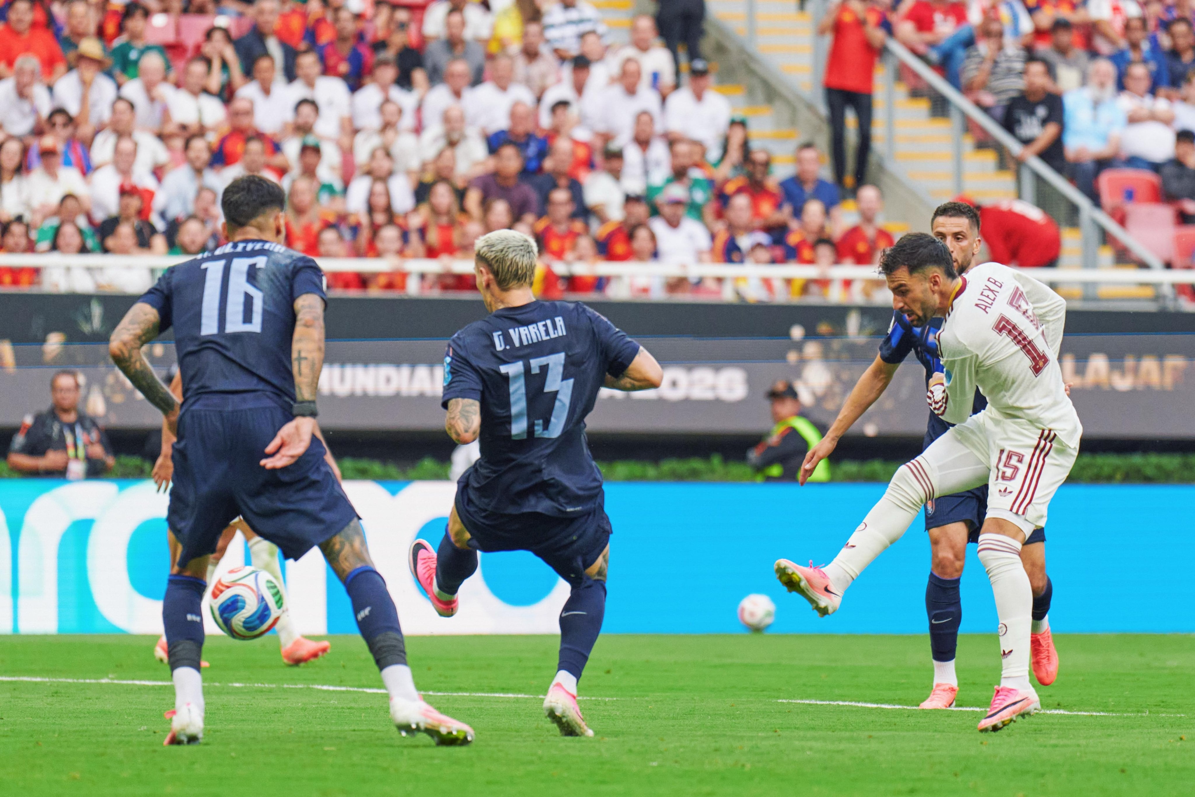 Como hace 24 años con Argentina: Uruguay queda eliminado y Bielsa se va del Mundial en la fase de grupos
