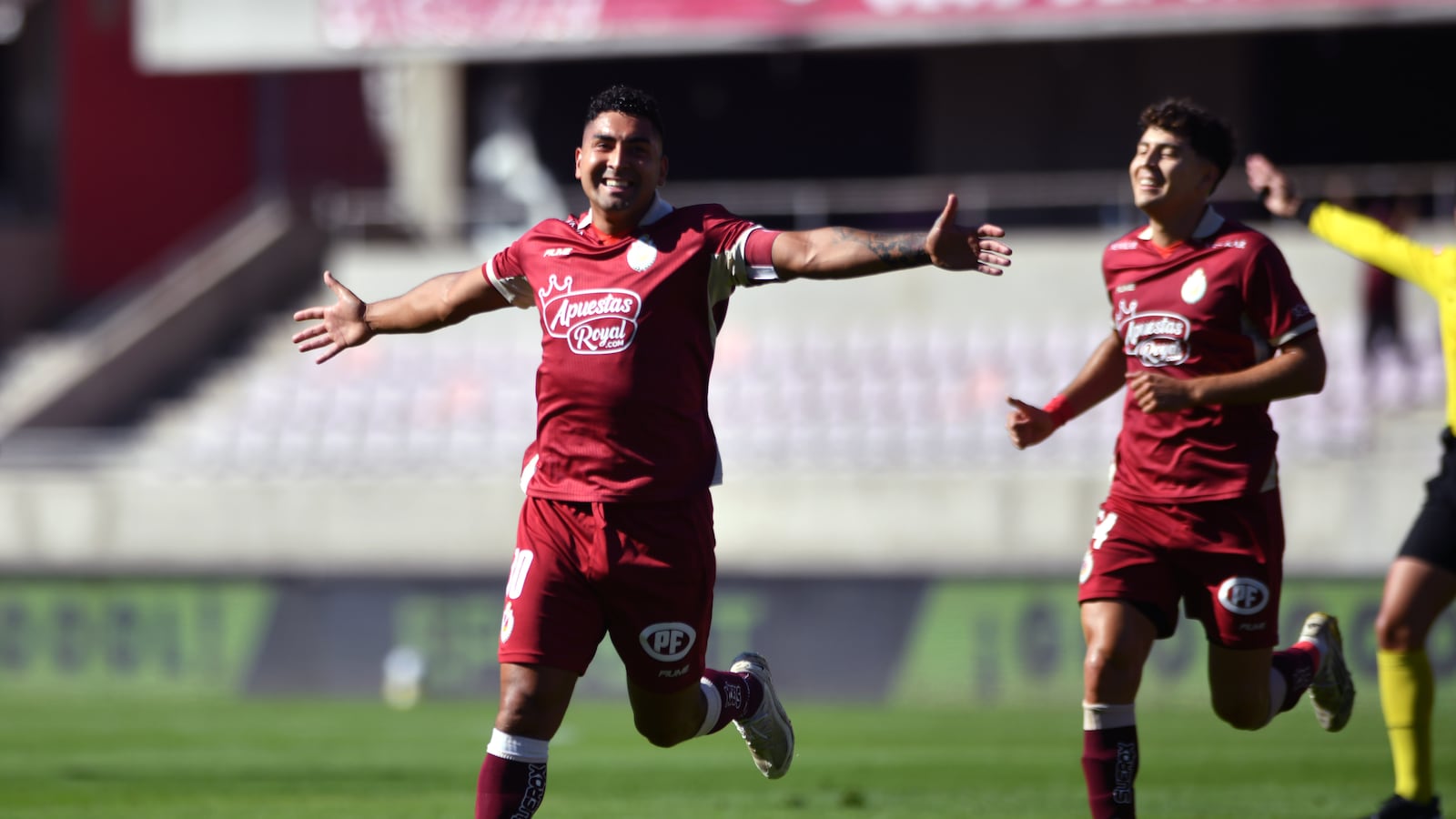 El golazo de Jeisson Vargas que le dio el triunfo a Deportes La Serena sobre Everton - La Tercera El golazo de Jeisson Vargas que le dio el triunfo a Deportes La Serena sobre Everton - La Tercera