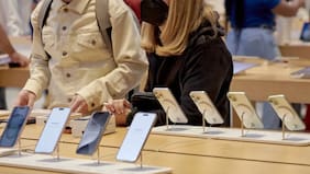 Mercado de smartphones sufrirá mayor caída histórica en 2026 por crisis de memoria, según IDC