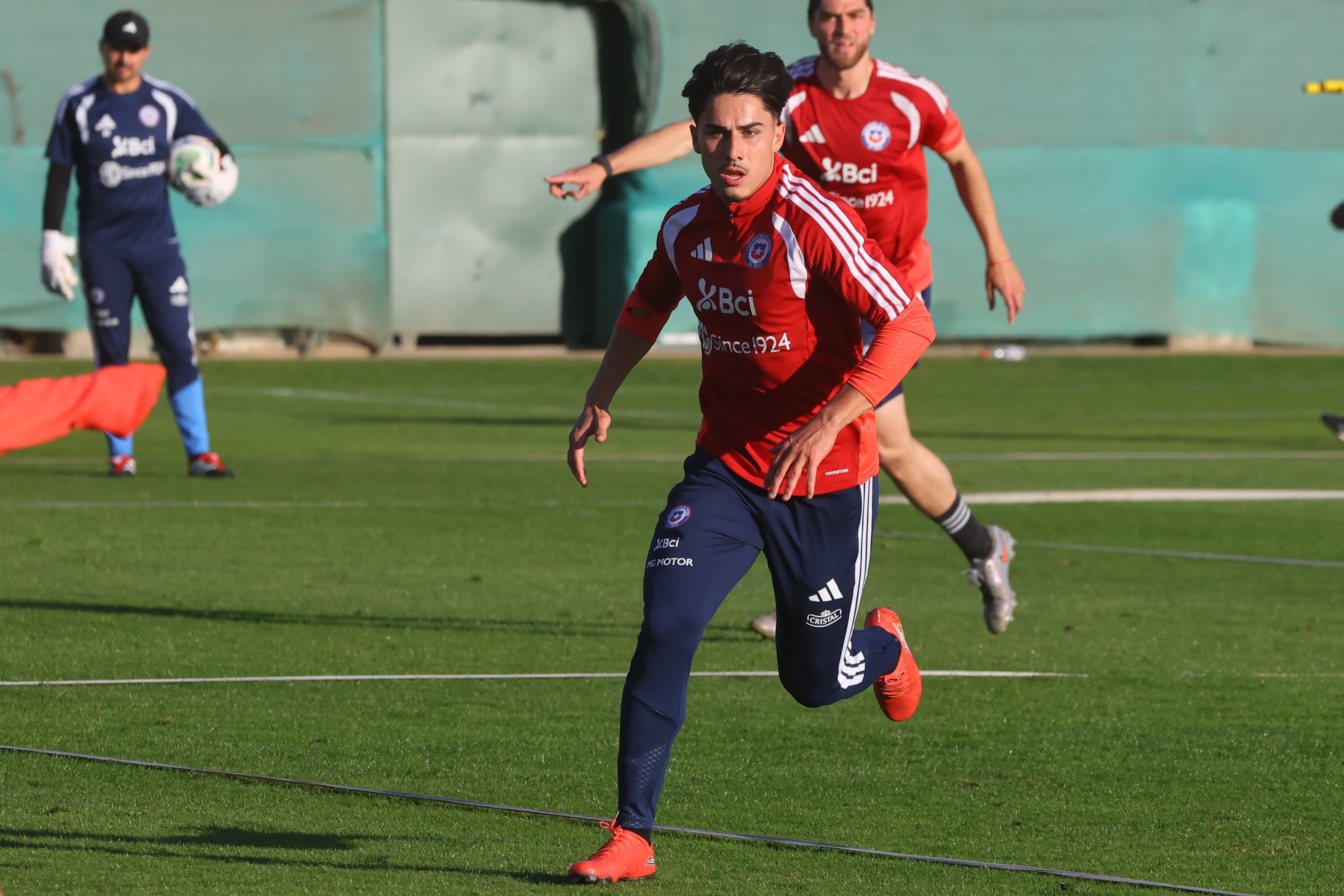 Nils Reichmuth sí estaba: la desprolijidad de la Roja con el chileno-suizo que debutó ante Portugal