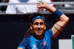 Alejandro Tabilo brilla en el dobles y consigue meterse en los octavos de final del Masters de Shanghái