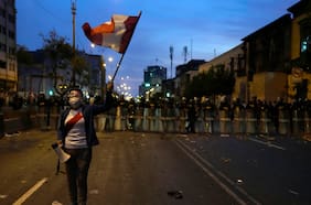 Columna de Carlos Escaffi: Perú, cuando la voz del pueblo se hizo escuchar al unísono, “¡Que se vayan todos!”
