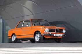 BMW celebra 50 años de su primer auto eléctrico