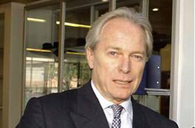 Familia Müller baja a cerca del 5% su participación en Mall Plaza tras compras en Falabella