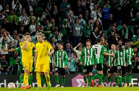 Europa League: Betis golea a Helsinki en Sevilla para avanzar a octavos como líder invicto y con el mejor registro del torneo