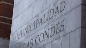 Luz roja en Las Condes: el crítico informe de semaforización con 100 puntos considerados de “riesgo vital”