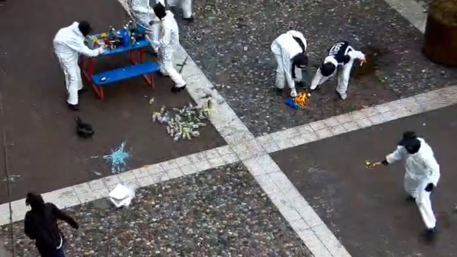 Detienen a dos menores de edad por lanzamiento de bombas molotov contra carabineros a las afueras del Instituto Nacional