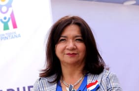 Siete años con escolta policial, pese a que Fiscalía ya no tiene causas por amenazas: ¿Por qué la alcaldesa Claudia Pizarro (DC) sigue con protección?