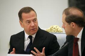 Expresidente Medvedev dice que Rusia “puede usar” todo tipo de armas, incluidas las nucleares, en caso de amenaza