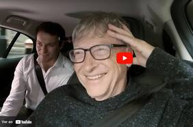 Cree que son tan revolucionarios como el PC: Bill Gates prueba un auto autónomo