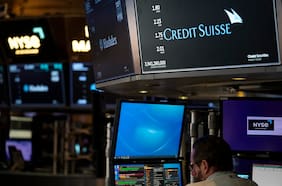 Acción de Credit Suisse se desploma 25% ante miedo generalizado al sector bancario y el dólar se dispara en el mundo