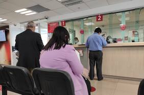 Reducción en retiros de AFP y ayudas estatales frenan tendencia a la baja de deudores morosos
