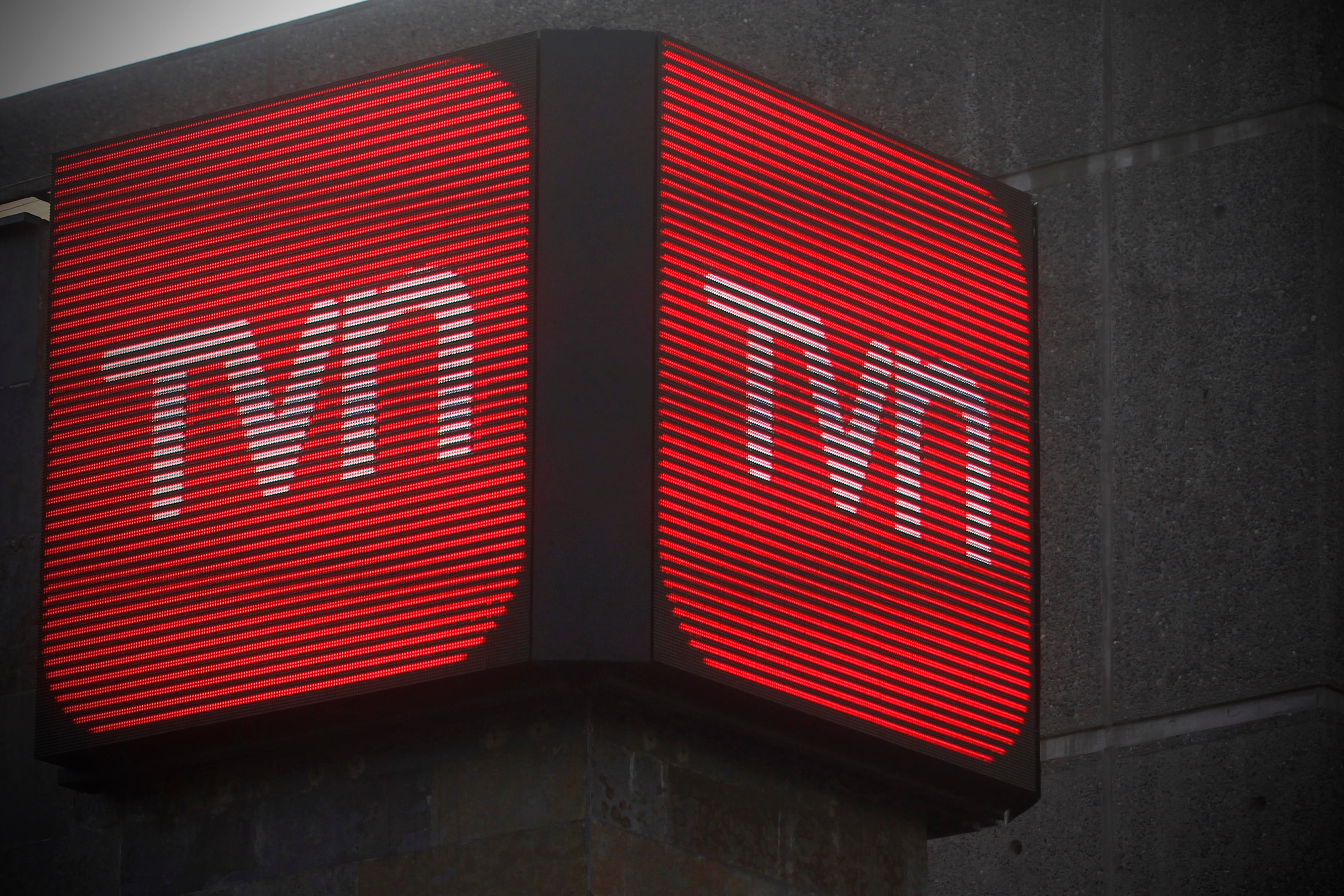 Gobierno propone al Senado como directores de TVN a Pedro Huichalaf (PPD) y Marcela Sabat (RN)