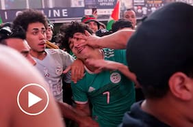 Brutal pelea entre hinchas argentinos y argelinos en el Times Square de Nueva York
