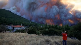 Grecia: Más de 11.100 hectáreas se han visto afectadas por incendios al noroeste de Atenas