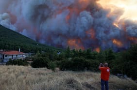 Grecia: Más de 11.100 hectáreas se han visto afectadas por incendios al noroeste de Atenas