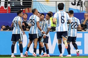 El notable saludo entre Lionel Messi y Jürgen Klopp que se hizo viral tras el récord goleador de la Pulga en los Mundiales