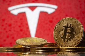 Elon Musk anuncia que ya se pueden comprar autos Tesla con bitcoins