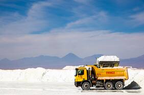 Licitación vs ventanilla única: las diferencias que marcan las cuotas de SQM y Albemarle a productores especializados