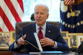 Joe Biden reactiva el subsidio al seguro de salud conocido como “Obamacare”